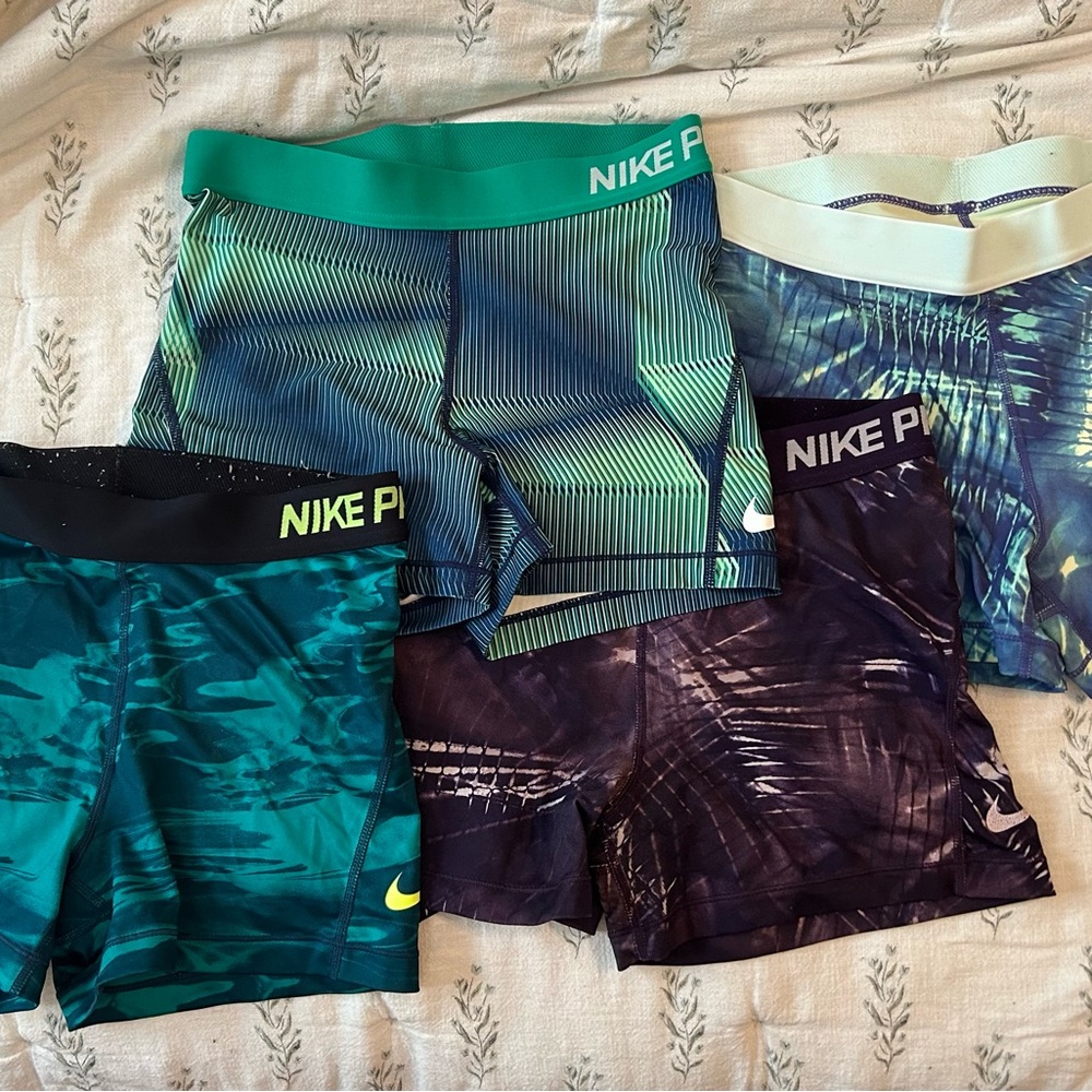 Nike Pro Women’s Shorts Set